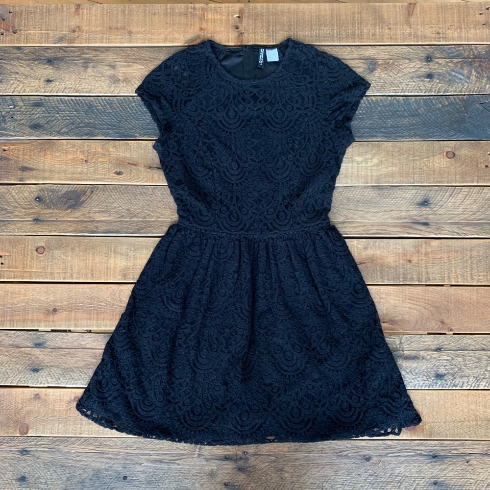 DIVIDED H/M black lace dress, size 4